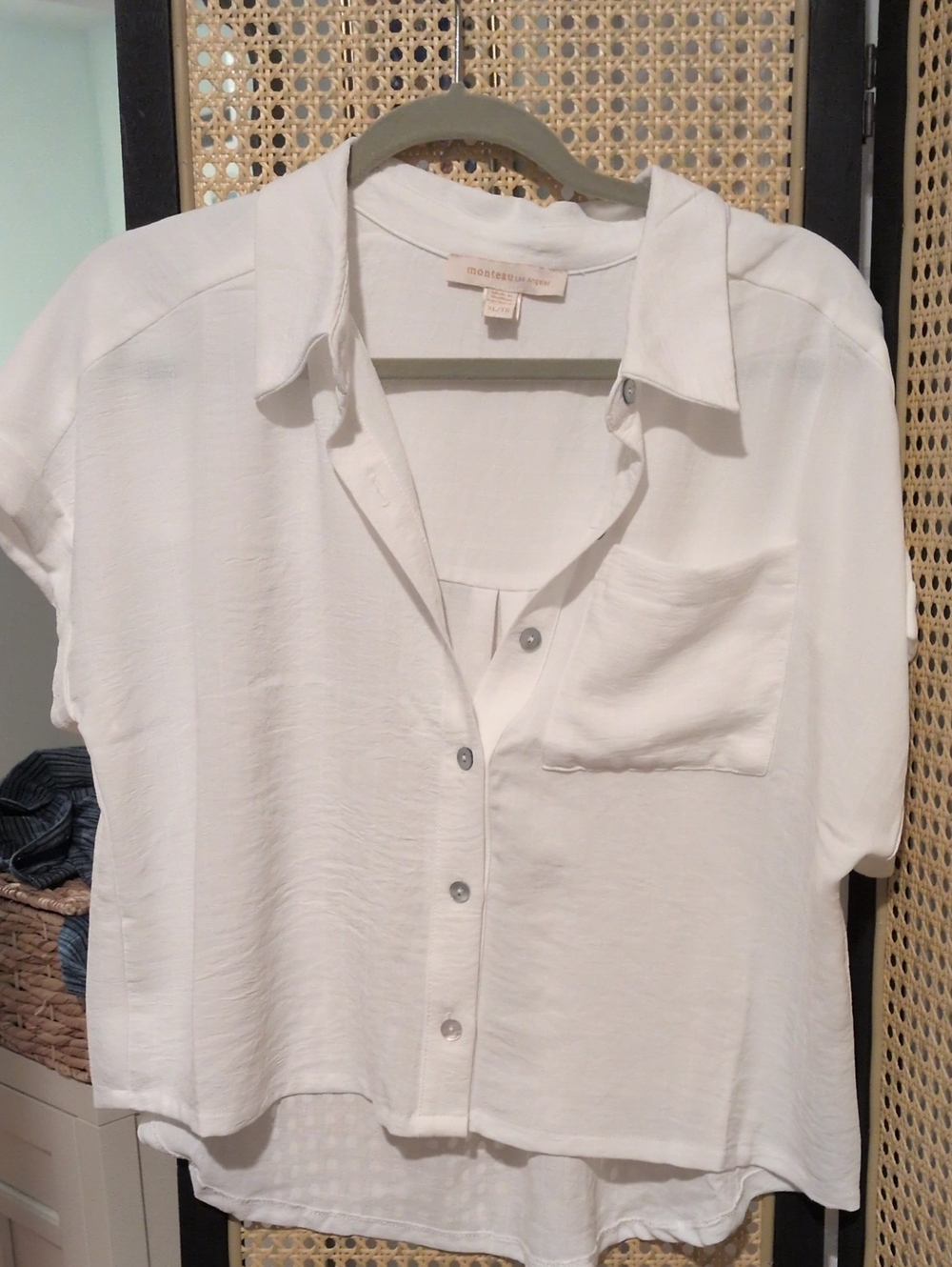 NWOT Monteau Poly White Short-Sleeve Button-Front Shirt Cropped